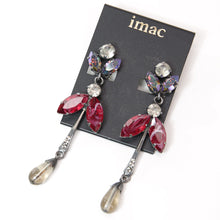 Load image into Gallery viewer, 鮮やかな赤とライトグレーを組み合わせたビジューイヤリング