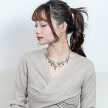 画像をギャラリービューアに読み込む, スワロフスキークリスタルのきらめきが美しいネックレス