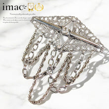 画像をギャラリービューアに読み込む, チェーンが下がったアンティーク風ブローチ