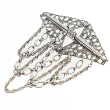 画像をギャラリービューアに読み込む, チェーンが下がったアンティーク風ブローチ
