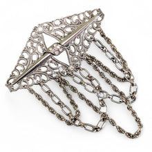 画像をギャラリービューアに読み込む, チェーンが下がったアンティーク風ブローチ