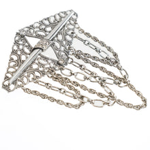 画像をギャラリービューアに読み込む, チェーンが下がったアンティーク風ブローチ