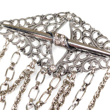 画像をギャラリービューアに読み込む, チェーンが下がったアンティーク風ブローチ