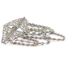 画像をギャラリービューアに読み込む, チェーンが下がったアンティーク風ブローチ