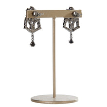 画像をギャラリービューアに読み込む, 鮮やかな赤が華やかなビジューピアス