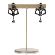 画像をギャラリービューアに読み込む, 鮮やかな赤が華やかなビジューピアス