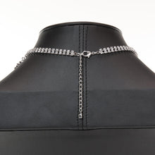 画像をギャラリービューアに読み込む, 十字架モチーフをあしらったチョーカータイプのネックレス