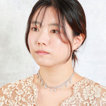 画像をギャラリービューアに読み込む, 十字架モチーフをあしらったチョーカータイプのネックレス