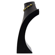 画像をギャラリービューアに読み込む, 大粒のラインストーンがきらめくショートネックレス。