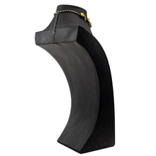 画像をギャラリービューアに読み込む, 大粒のラインストーンがきらめくショートネックレス。