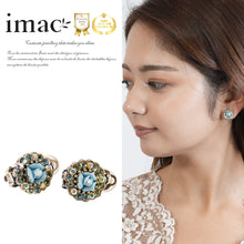 Load image into Gallery viewer, 淡い水色の薔薇モチーフのボヘミアングラスをあしらったイヤリング