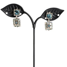 Load image into Gallery viewer, スワロフスキークリスタルをあしらったイヤリング