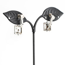 Load image into Gallery viewer, スワロフスキークリスタルをあしらったイヤリング