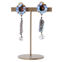 画像をギャラリービューアに読み込む, 優しい光沢の淡水パールとスワロフスキークリスタルの組み合わせが上品なイヤリング