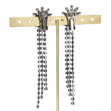 Load image into Gallery viewer, 花モチーフのロングイヤリング