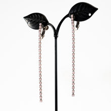 Load image into Gallery viewer, スワロフスキークリスタルのロングイヤリング