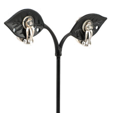 Load image into Gallery viewer, 鮮やかなライトブルーが美しいターコイズのイヤリング