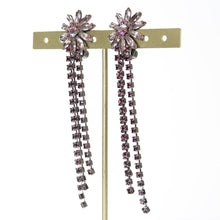 Load image into Gallery viewer, 紫色の花モチーフのロングイヤリング