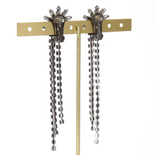 Load image into Gallery viewer, 紫色の花モチーフのロングイヤリング