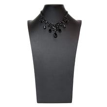 画像をギャラリービューアに読み込む, ブラックのラインストーンがシックなネックレス