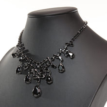 画像をギャラリービューアに読み込む, ブラックのラインストーンがシックなネックレス