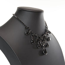 画像をギャラリービューアに読み込む, ブラックのラインストーンがシックなネックレス