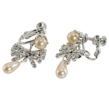 Load image into Gallery viewer, イヤリング ラインストーン パール クリアカラー ホワイト リボン 136164