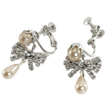 Load image into Gallery viewer, イヤリング ラインストーン パール クリアカラー ホワイト リボン 136164