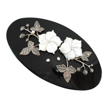 画像をギャラリービューアに読み込む, フラワーモチーフの白蝶貝の上品な光沢が美しいバレッタ