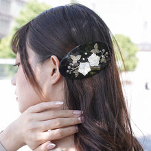 画像をギャラリービューアに読み込む, フラワーモチーフの白蝶貝の上品な光沢が美しいバレッタ