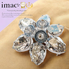 画像をギャラリービューアに読み込む, ボヘミアングラスと大粒のラインストーンが絶妙に調和した、エレガントなペンダントブローチ