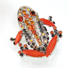 画像をギャラリービューアに読み込む, ラインストーンと上質なボヘミアングラスを使って作られた、かえるモチーフのバッジ