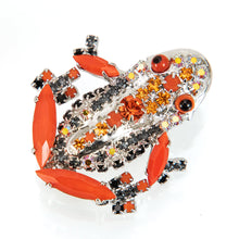 画像をギャラリービューアに読み込む, ラインストーンと上質なボヘミアングラスを使って作られた、かえるモチーフのバッジ