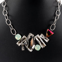 画像をギャラリービューアに読み込む, 大粒のスワロフスキークリスタルがきらめくネックレス