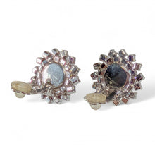 Load image into Gallery viewer, 大粒のラインストーンが美しく輝くイヤリング