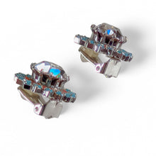 Load image into Gallery viewer, 大粒のラインストーンが美しく輝くイヤリング