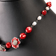 Load image into Gallery viewer, フラワーモチーフが美しいネックレス