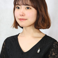 画像をギャラリービューアに読み込む, スワロフスキークリスタルをあしらったペンギンモチーフのブローチ