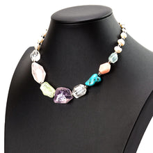 画像をギャラリービューアに読み込む, ターコイズ、ローズクォーツ、ジェイド、アメシスト、アラゴナイト、クォーツ、淡水パールの7種類のストーンが魅惑的なネックレス