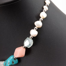 画像をギャラリービューアに読み込む, ターコイズ、ローズクォーツ、ジェイド、アメシスト、アラゴナイト、クォーツ、淡水パールの7種類のストーンが魅惑的なネックレス