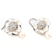 画像をギャラリービューアに読み込む, 七宝のフラワーモチーフと淡水パールを組み合わせたピアス