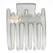 画像をギャラリービューアに読み込む, フラワーモチーフの白蝶貝をあしらったヘアクリップ「スターリリー」