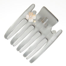 画像をギャラリービューアに読み込む, フラワーモチーフの白蝶貝をあしらったヘアクリップ「スターリリー」