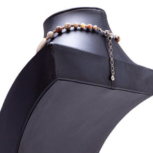 画像をギャラリービューアに読み込む, 肌なじみの良いナチュラルカラーが美しいコーラルフォッシルのネックレス