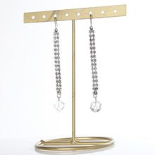 画像をギャラリービューアに読み込む, キューブ型のクォーツと輝くラインストーンを組み合わせたピアス