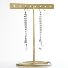 画像をギャラリービューアに読み込む, キューブ型のクォーツと輝くラインストーンを組み合わせたピアス