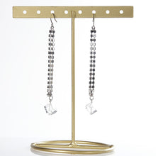 画像をギャラリービューアに読み込む, キューブ型のクォーツと輝くラインストーンを組み合わせたピアス