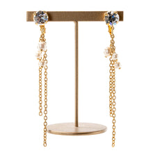 画像をギャラリービューアに読み込む, スワロフスキークリスタルとグラス製パールの組み合わせが上品なイヤリング