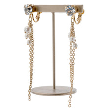 画像をギャラリービューアに読み込む, スワロフスキークリスタルとグラス製パールの組み合わせが上品なイヤリング