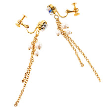 画像をギャラリービューアに読み込む, スワロフスキークリスタルとグラス製パールの組み合わせが上品なイヤリング